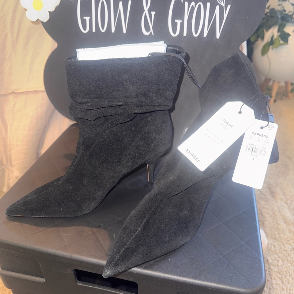 Express Black Heeled Boots with Slouchy Design